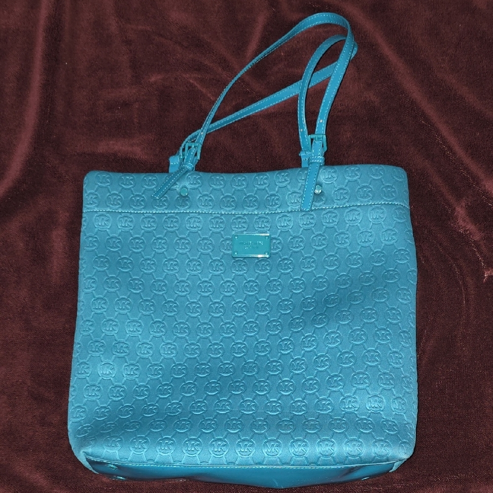 Michael Kors Jet Set Signature Quilted Bag